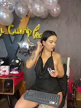 Snapshot of CharlotteScotte chatting on December 7, 10:45 am CharlotteScotte online show from December 7, 10:45 am