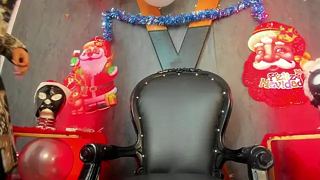 Snapshot of CharlotteScotte chatting on December 11, 12:34 pm CharlotteScotte online show from December 11, 12:34 pm