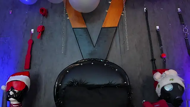 Snapshot of CharlotteScotte chatting on December 27, 12:34 pm CharlotteScotte online show from December 27, 12:34 pm