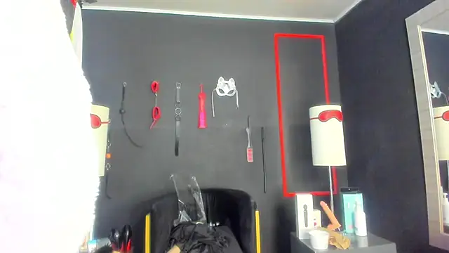 Snapshot of CharlotteScotte chatting on October 16, 12:28 pm CharlotteScotte online show from October 16, 12:28 pm