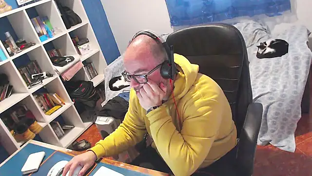 ravingr4d4 online show from February 4, 11:49 am