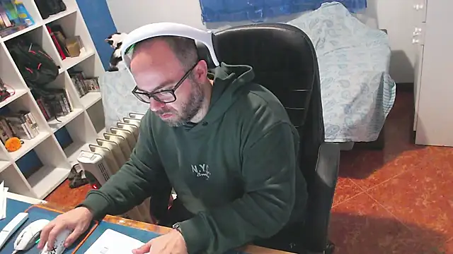 ravingr4d4 online show from February 16, 9:16 am