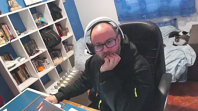 ravingr4d4 online show from February 18, 12:12 pm