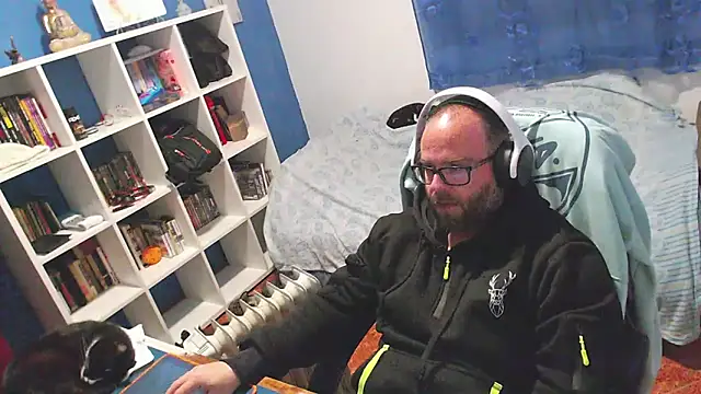 ravingr4d4 online show from February 26, 10:42 pm