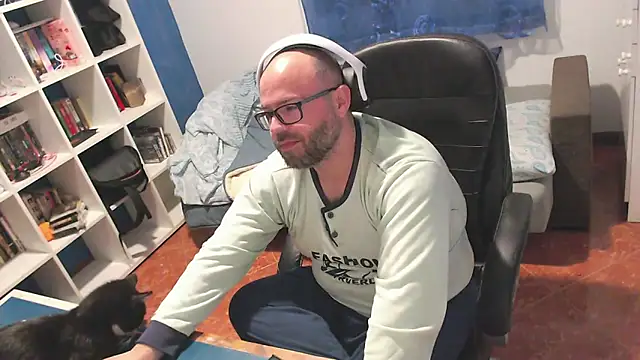 ravingr4d4 online show from March 14, 1:12 am