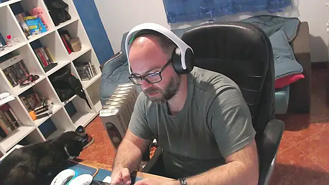 ravingr4d4 online show from March 25, 9:32 pm