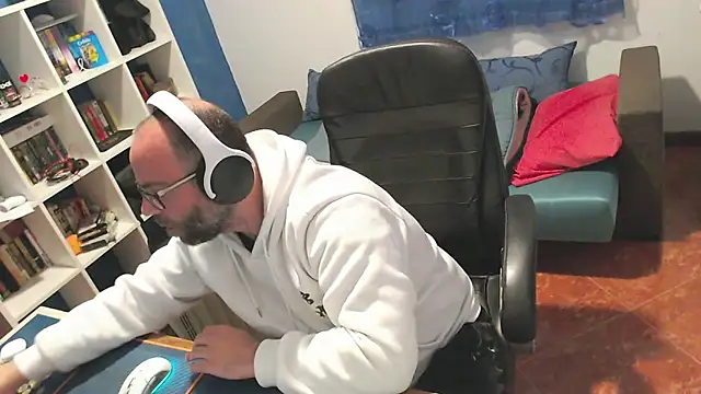 ravingr4d4 online show from March 28, 9:14 pm