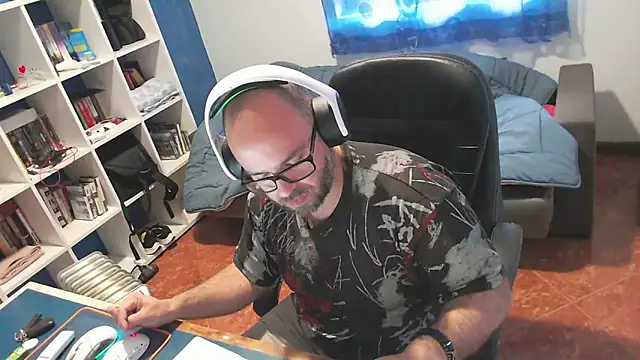Snapshot of ravingr4d4 chatting on April 21, 8:20 am ravingr4d4 online show from April 21, 8:20 am
