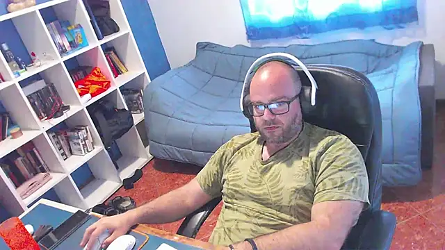 Snapshot of ravingr4d4 chatting on May 5, 9:17 am ravingr4d4 online show from May 5, 9:17 am