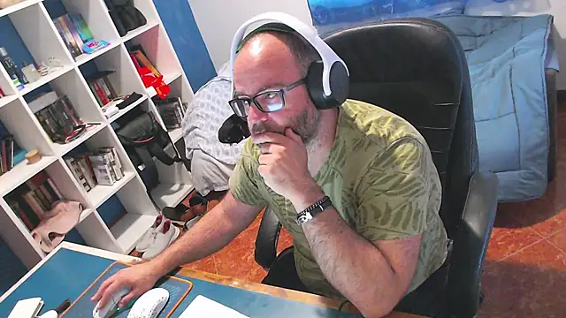 Snapshot of ravingr4d4 chatting on May 19, 7:58 am ravingr4d4 online show from May 19, 7:58 am
