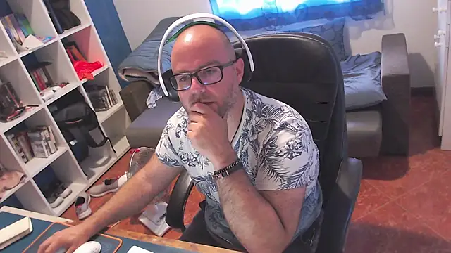 Snapshot of ravingr4d4 chatting on May 25, 9:37 am ravingr4d4 online show from May 25, 9:37 am