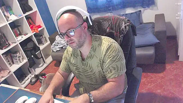 Snapshot of ravingr4d4 chatting on May 26, 9:49 am ravingr4d4 online show from May 26, 9:49 am