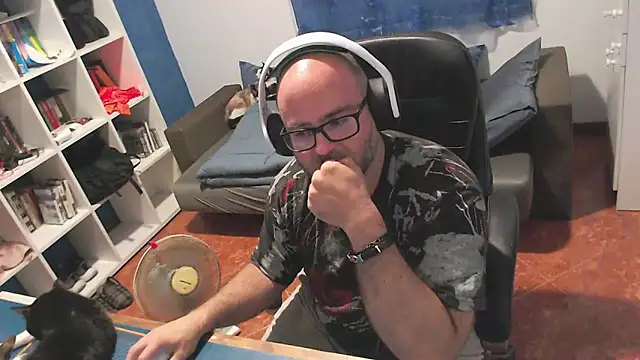 Snapshot of ravingr4d4 chatting on May 28, 10:07 pm ravingr4d4 online show from May 28, 10:07 pm