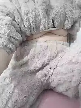 Snapshot of SweetGirl2k2 chatting on January 25, 9:57 am SweetGirl2k2 online show from January 25, 9:57 am