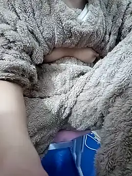 Snapshot of SweetGirl2k2 chatting on February 7, 8:22 am SweetGirl2k2 online show from February 7, 8:22 am