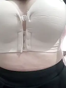 Snapshot of SweetGirl2k2 chatting on March 4, 2:38 am SweetGirl2k2 online show from March 4, 2:38 am