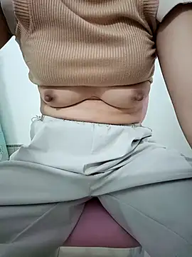 Snapshot of SweetGirl2k2 chatting on October 29, 3:20 am SweetGirl2k2 online show from October 29, 3:20 am