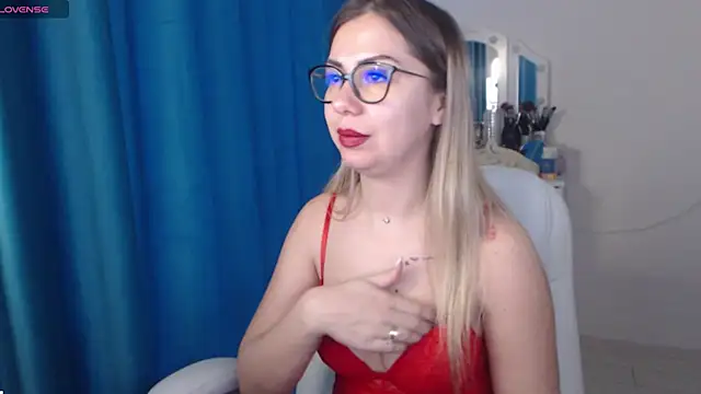 Snapshot of SugarErika chatting on February 18, 6:15 am SugarErika online show from February 18, 6:15 am