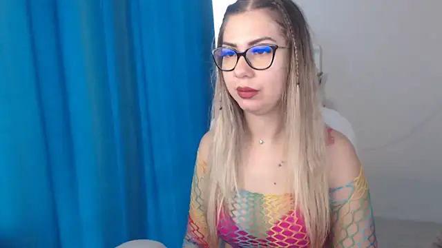 Snapshot of SugarErika chatting on March 19, 6:24 am SugarErika online show from March 19, 6:24 am