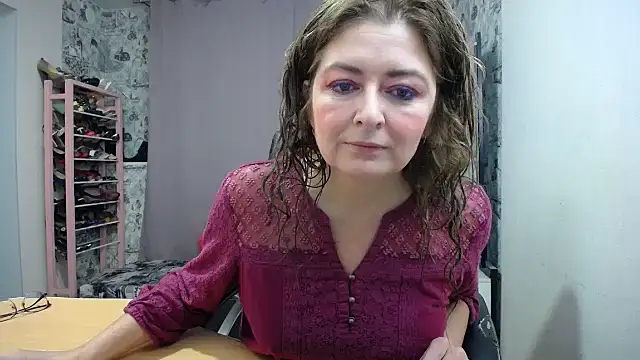 Snapshot of Helen1974 chatting on February 5, 4:33 pm Helen1974 online show from February 5, 4:33 pm