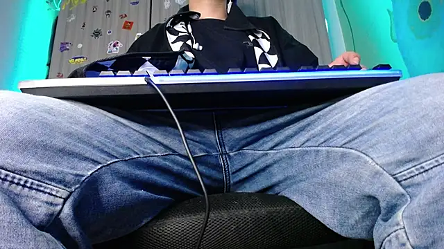 Snapshot of zacwatson_ chatting on December 4, 6:55 am zacwatson online show from December 4, 6:55 am