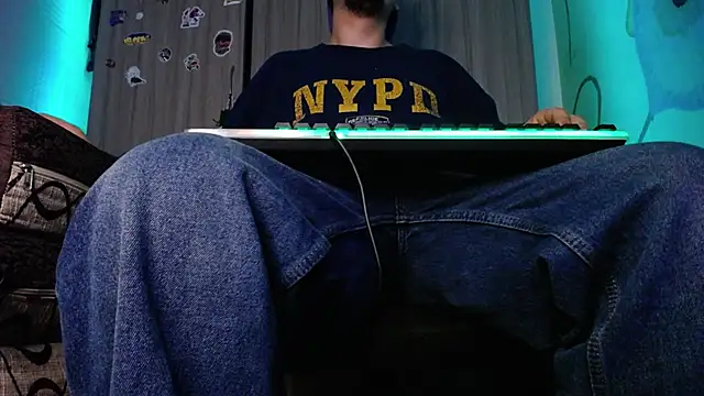 Snapshot of zacwatson_ chatting on December 17, 8:56 am zacwatson online show from December 17, 8:56 am