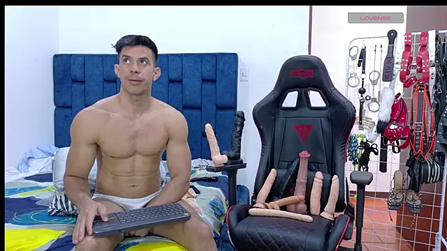 Snapshot of JoseRumbero26 chatting on April 18, 8:09 pm JoseRumbero26 online show from April 18, 8:09 pm
