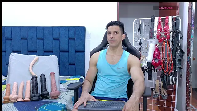 Snapshot of JoseRumbero26 chatting on April 21, 2:04 am JoseRumbero26 online show from April 21, 2:04 am