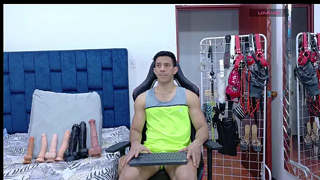 Snapshot of JoseRumbero26 chatting on May 1, 2:16 am JoseRumbero26 online show from May 1, 2:16 am
