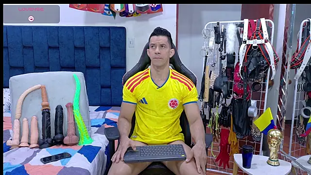Snapshot of JoseRumbero26 chatting on July 3, 11:38 am JoseRumbero26 online show from July 3, 11:38 am