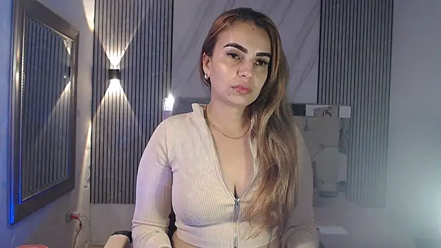 ashley  tylor online show from December 18, 11:00 pm