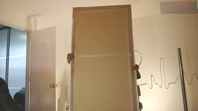 EmmaSanzz  online show from December 19, 12:01 pm