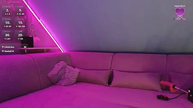 Snapshot of Terinn_Blu chatting on February 14, 6:12 am Terinn Blu online show from February 14, 6:12 am