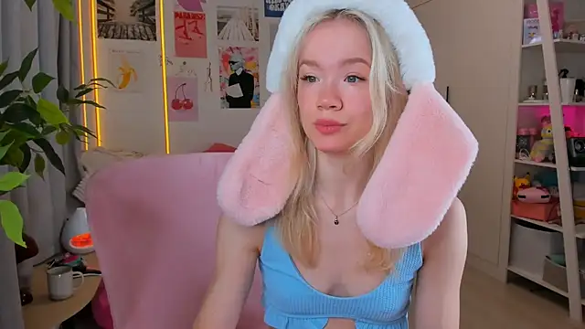 Lily Young online show from April 3, 3:15 am