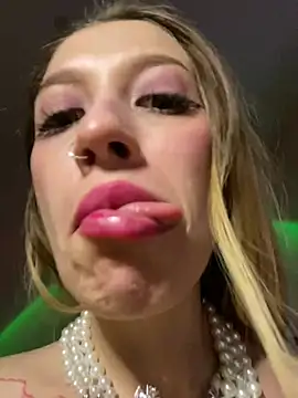 Dooubletroublee online show from March 21, 11:56 pm