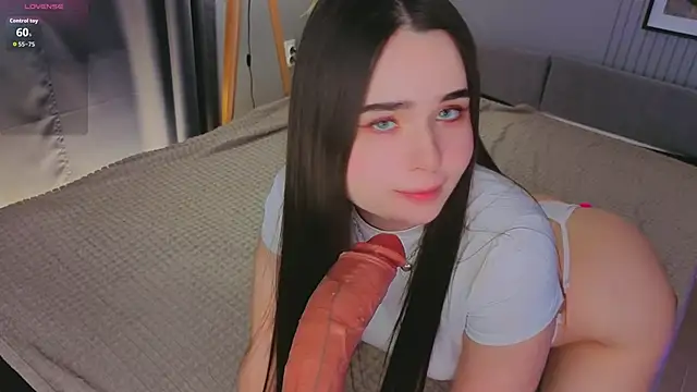 Snapshot of KateBleare chatting on November 21, 3:44 pm KateBleare online show from November 21, 3:44 pm