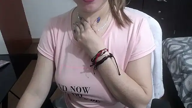 Snapshot of Luna_girlhot_ chatting on February 8, 4:36 am Luna girlhot  online show from February 8, 4:36 am