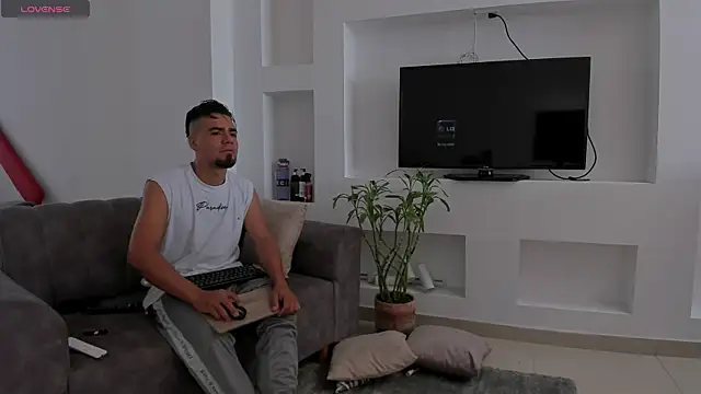 PittAndLunaa online show from April 12, 12:43 pm