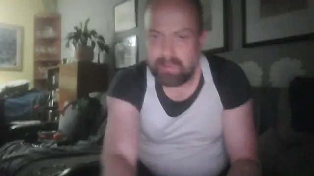 Snapshot of Prehistorixxx2686 chatting on May 18, 11:32 pm Prehistorixxx2686 online show from May 18, 11:32 pm