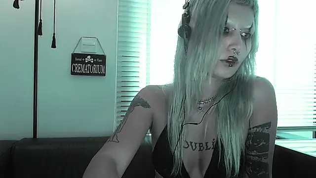Snapshot of god_x_girl chatting on May 16, 12:18 am god x girl online show from May 16, 12:18 am