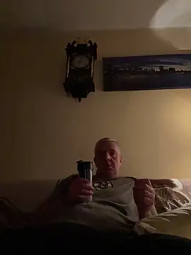 Snapshot of Evolite123 chatting on March 8, 6:47 pm Evolite123 online show from March 8, 6:47 pm