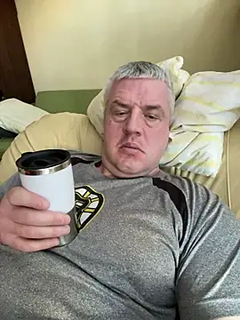 Snapshot of Evolite123 chatting on March 19, 6:24 am Evolite123 online show from March 19, 6:24 am