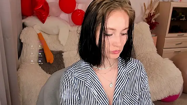 Snapshot of LisaMooore chatting on July 2, 4:02 pm LisaMooore online show from July 2, 4:02 pm