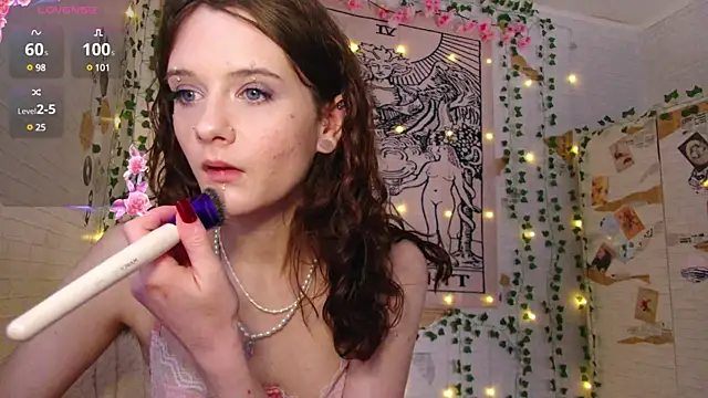 Snapshot of summerhazeee chatting on March 19, 1:07 pm summerhazeee online show from March 19, 1:07 pm