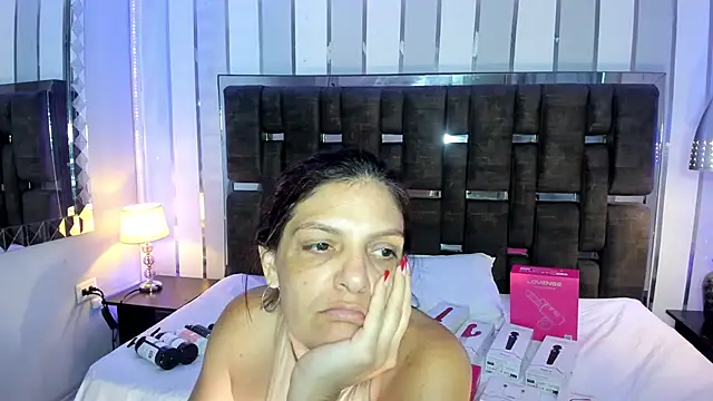 KatteMoss online show from April 7, 8:42 pm