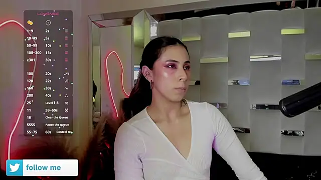 Snapshot of Sara_Foxx1 chatting on May 29, 7:12 pm Sara Foxx1 online show from May 29, 7:12 pm