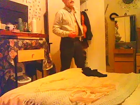 Snapshot of DaddyQuimHot chatting on December 11, 7:20 am DaddyQuimHot online show from December 11, 7:20 am