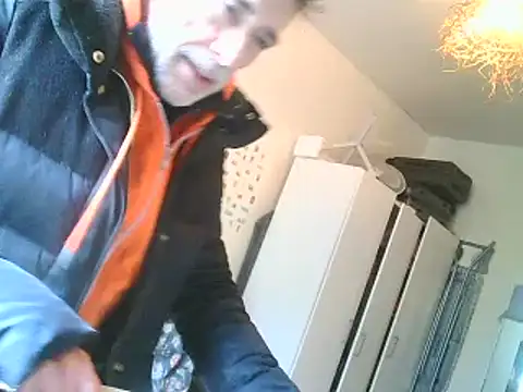 Snapshot of DaddyQuimHot chatting on December 15, 11:34 am DaddyQuimHot online show from December 15, 11:34 am