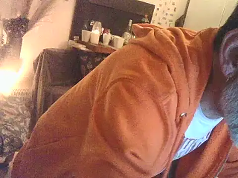 Snapshot of DaddyQuimHot chatting on December 27, 6:57 am DaddyQuimHot online show from December 27, 6:57 am