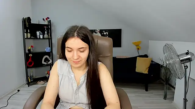 Snapshot of MelissaWiliam chatting on December 17, 12:00 pm MelissaWiliam online show from December 17, 12:00 pm